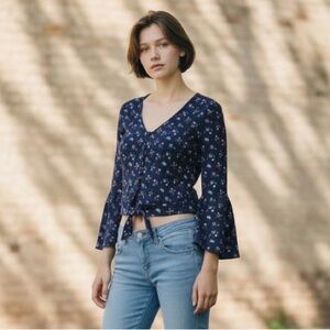 ⭐️Hollister Floral Navy Blue Women's Top Tie Front Boho Style